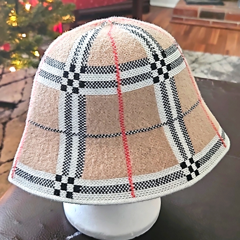 NWT Lux Winter Bucket Hat